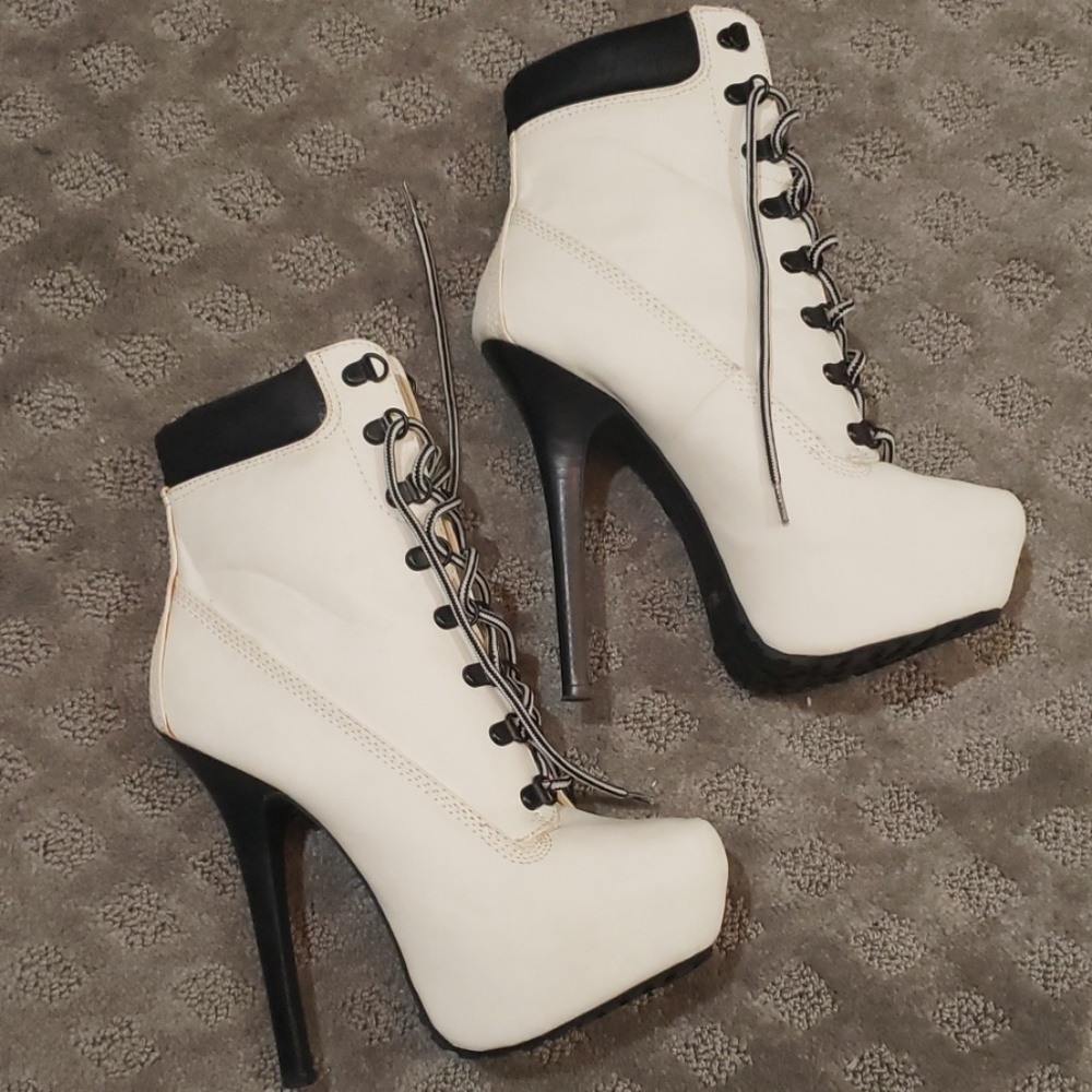 Heeled boots